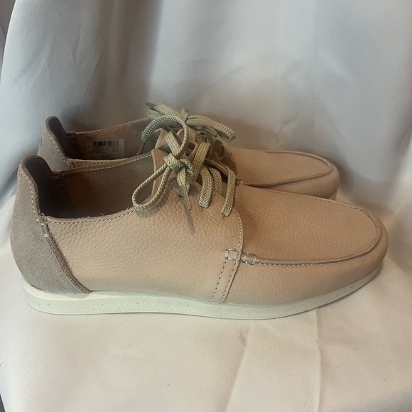 Clarks Tan Leather Loafers Slip-Ons with Moc-Toe Design - Picture 4 of 5